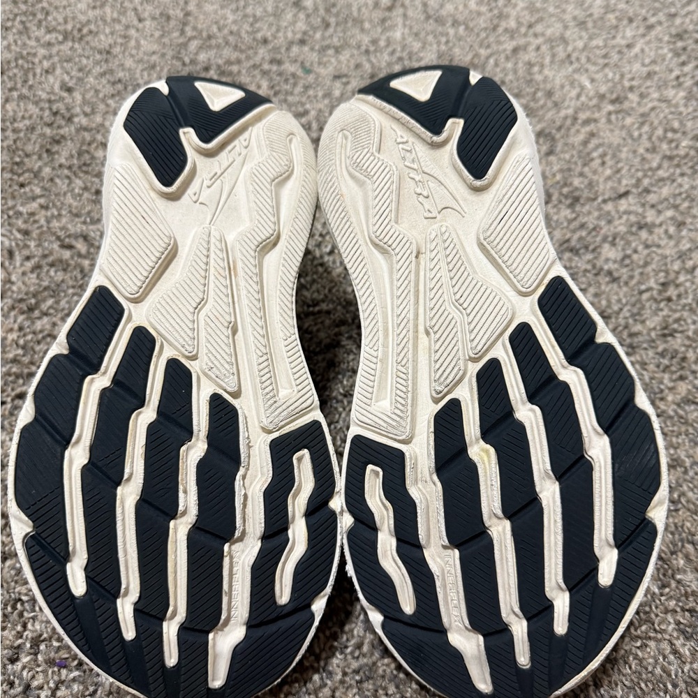Altra Experience Flow Women's Cream Athletic Shoes - Picture 8 of 11